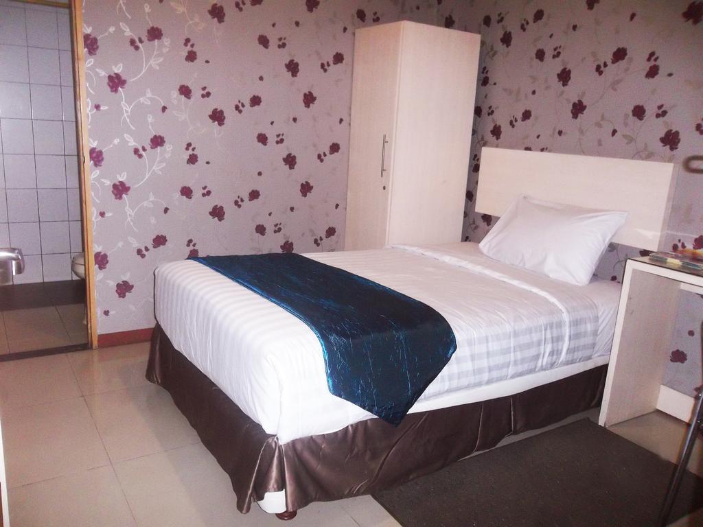 Mine Home Hotel Bandung Room photo